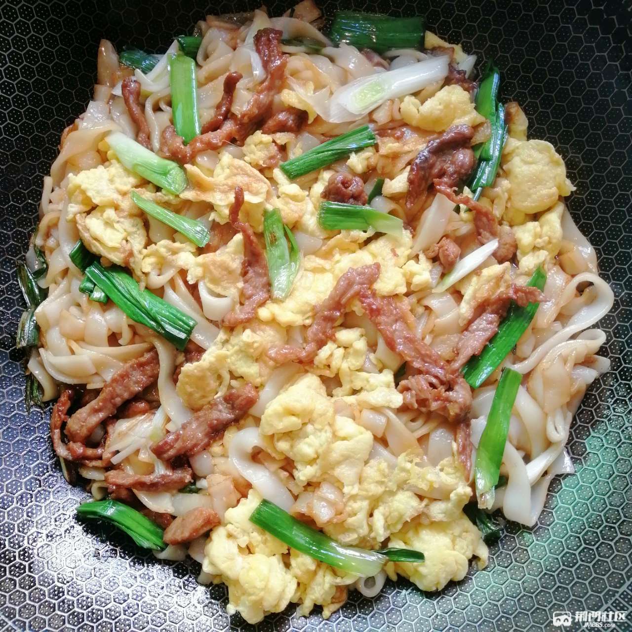 鸡蛋肉丝炒河粉